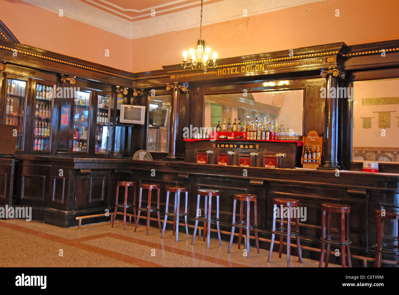 Bar nella lobby dell' Hotel Colon, Camagüey, Cuba Foto Stock