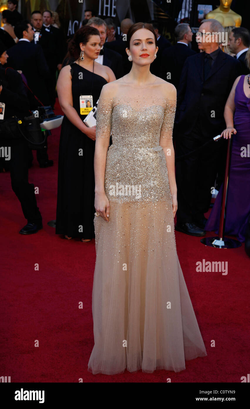 mandy moore red carpet