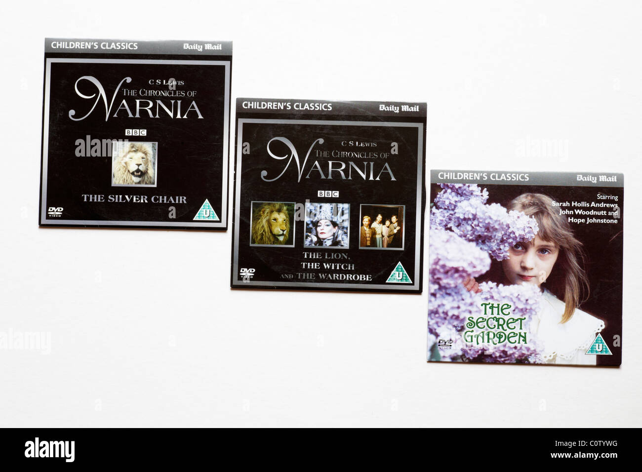 Selezione dei bambini DVD classici dato via con Daily Mail isolati su sfondo bianco Foto Stock