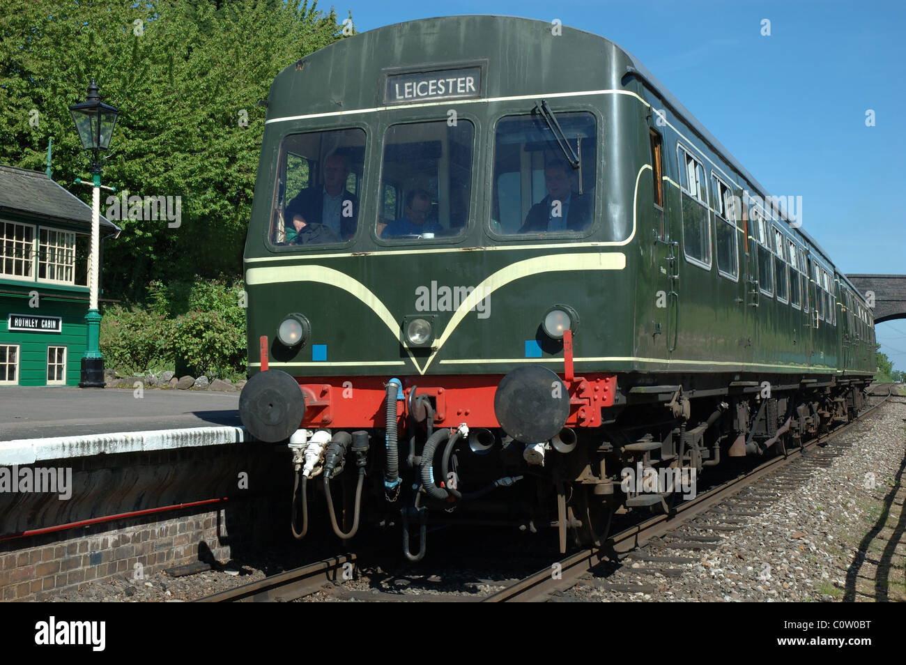 Il DMU, Diesel Multiple Unit sulla Grande Stazione Centrale Ferroviaria di Rothley, Leicestershire, England, Regno Unito Foto Stock