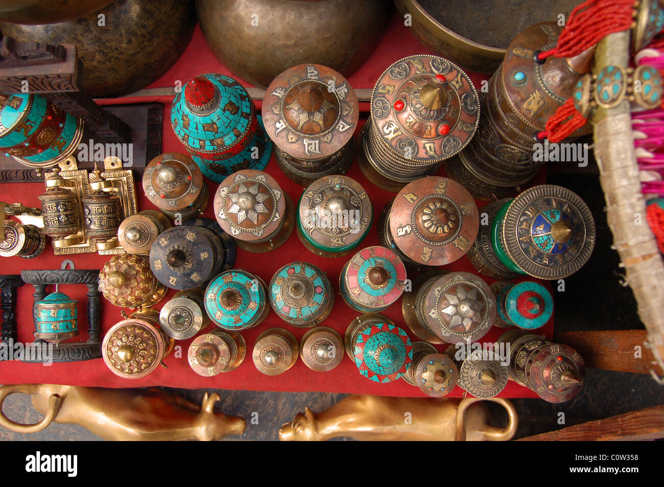 I vasetti in un tempio di Kathmandu, Nepal Foto Stock