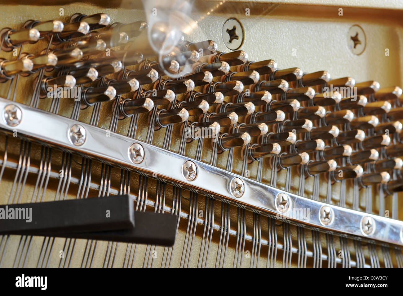 Ottimizzazione del pianoforte regolando i pioli Foto Stock