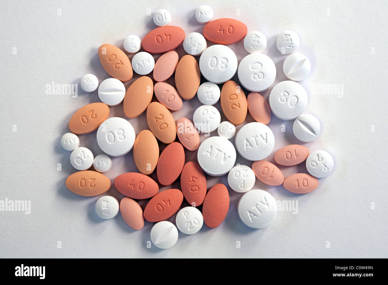 Statine - diversi tipi di statina pillole compresse usato per il trattamento del colesterolo alto nel Regno Unito Foto Stock