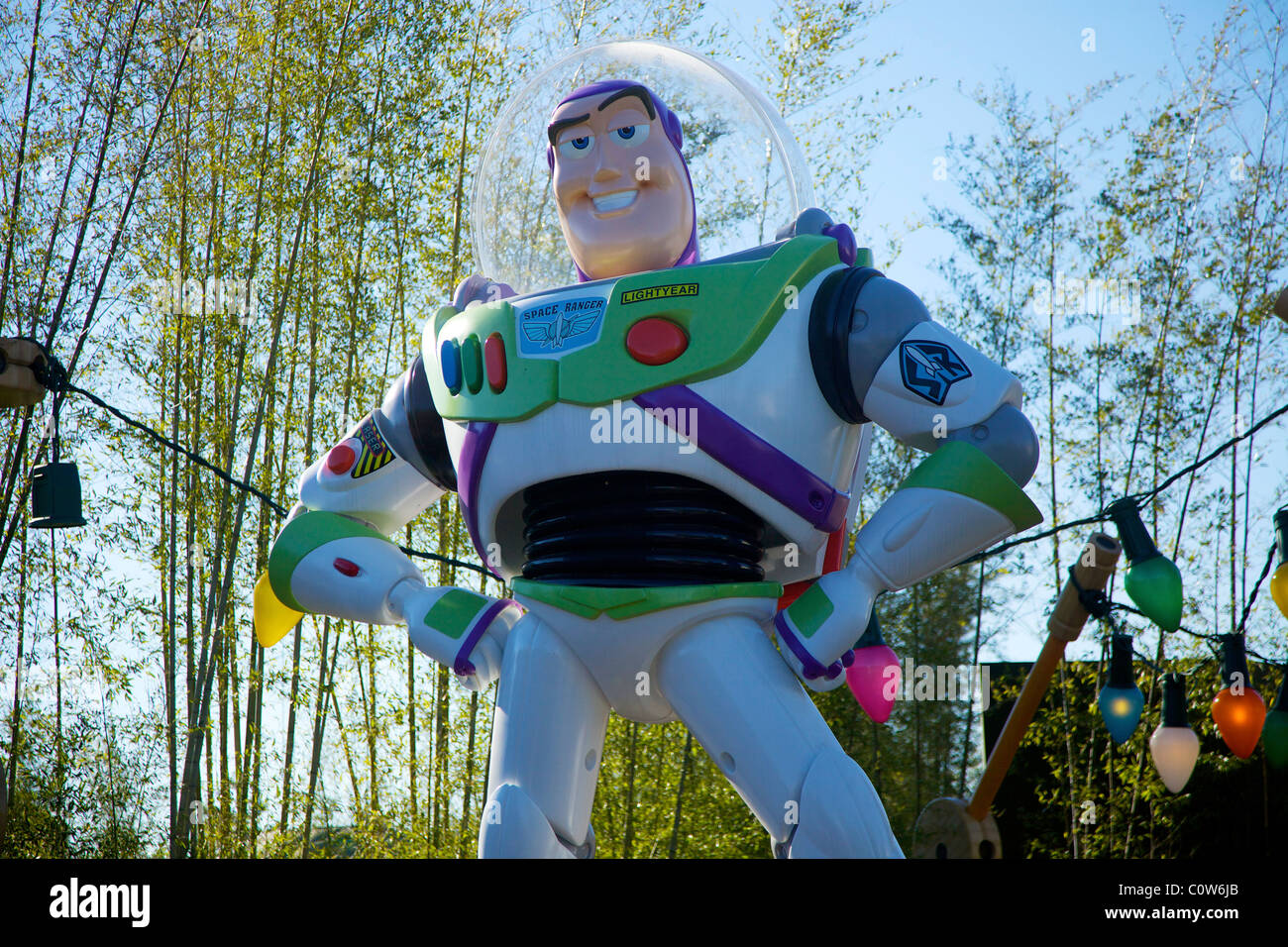 Statua di Buzz Lightyear all'entrata di Toy Story Playland al Walt Disney Studios Park vicino a Paris Francia France Foto Stock