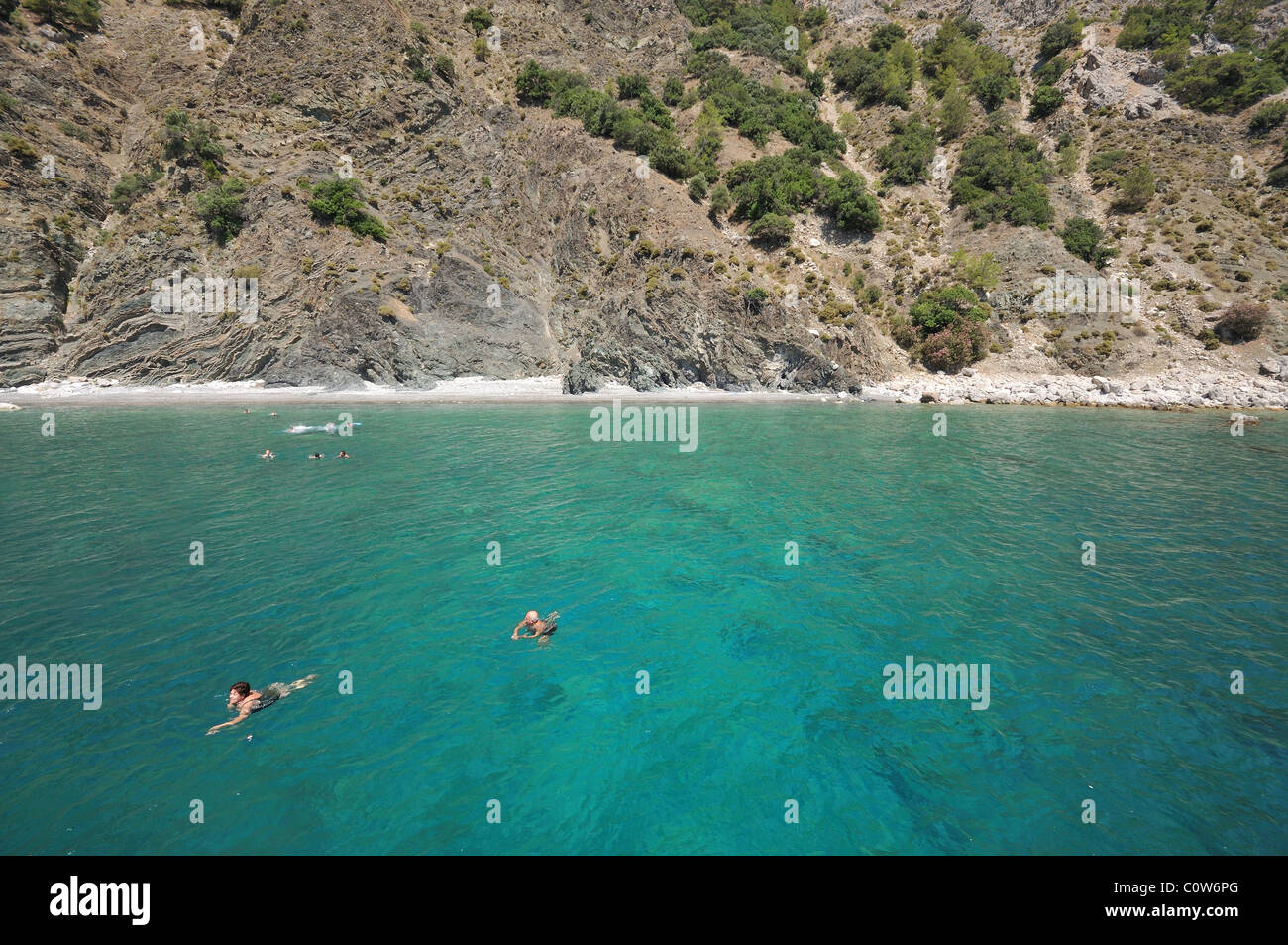 Persone nuotare nel mare, Turchia Foto Stock