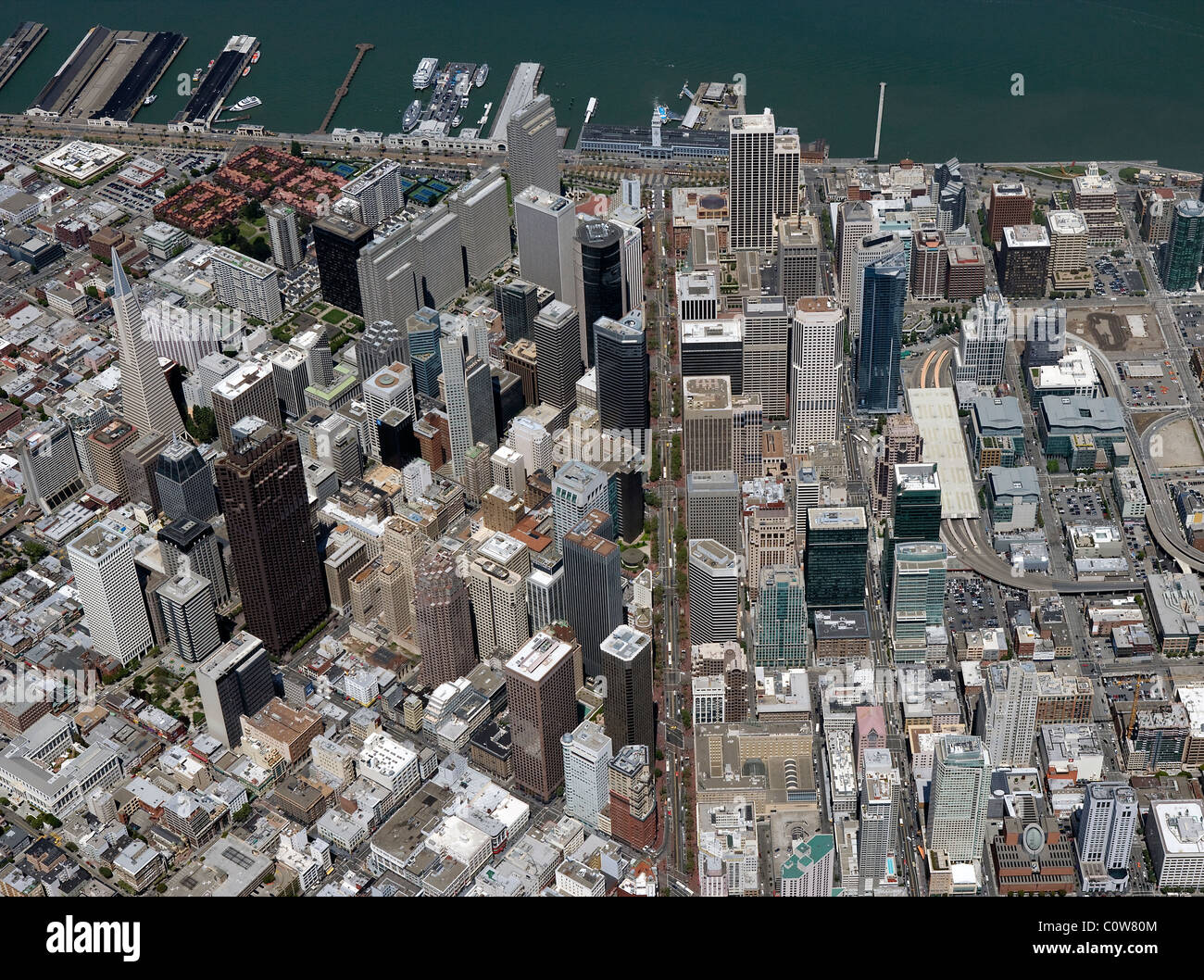 Vista aerea sopra il quartiere finanziario Market Street di San Francisco in California Foto Stock