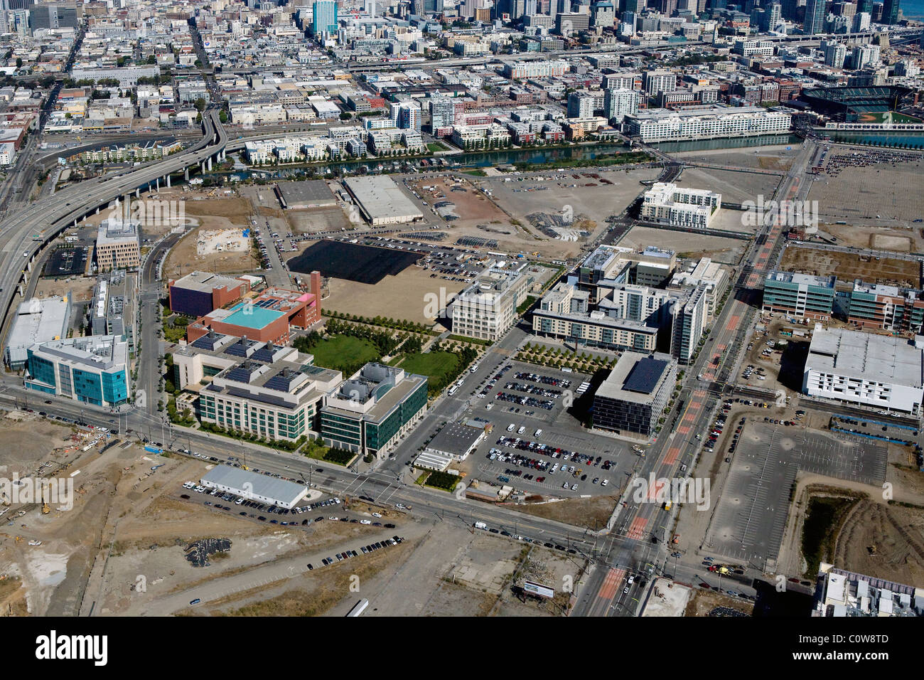 Vista aerea al di sopra di Mission Bay biomed biotecnologia UCSF University of California di San Francisco Foto Stock
