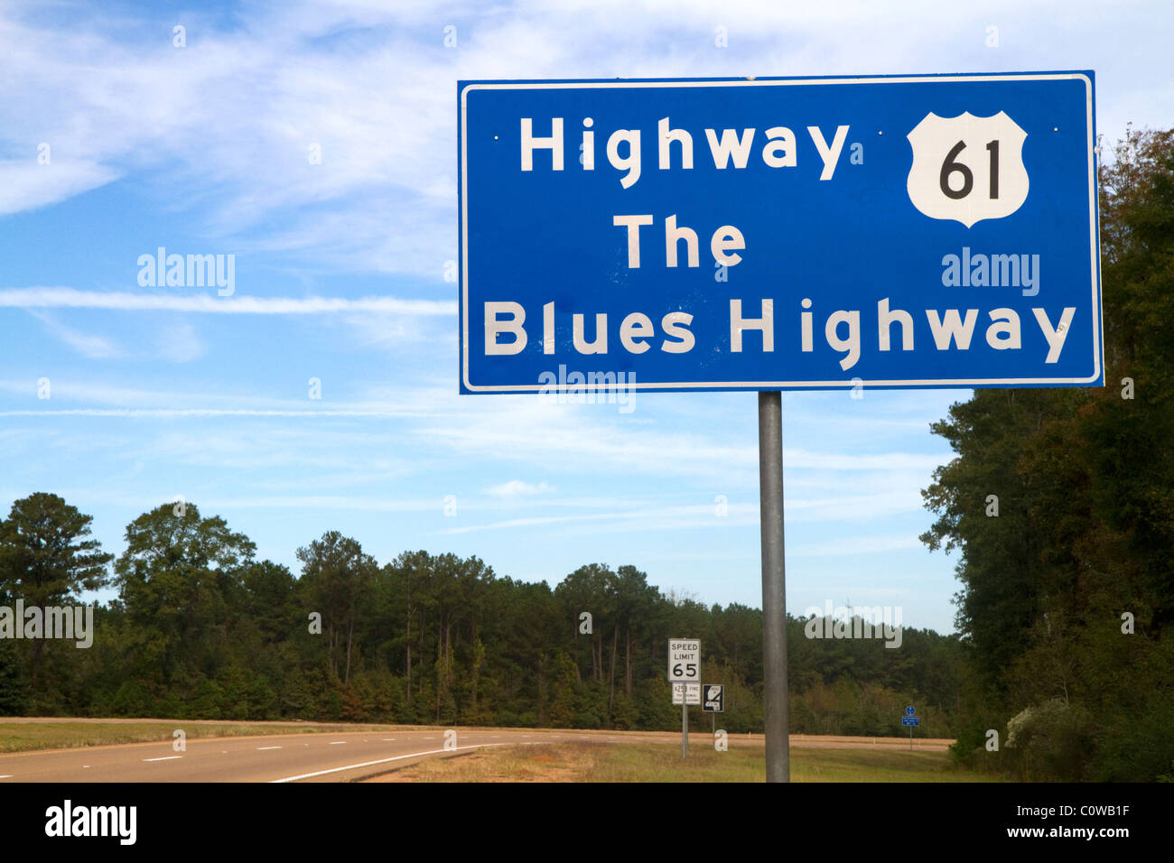 Cartello stradale marcatura US Highway 61, il Blues Highway presso il Mississippi e la Louisiana confine. Foto Stock
