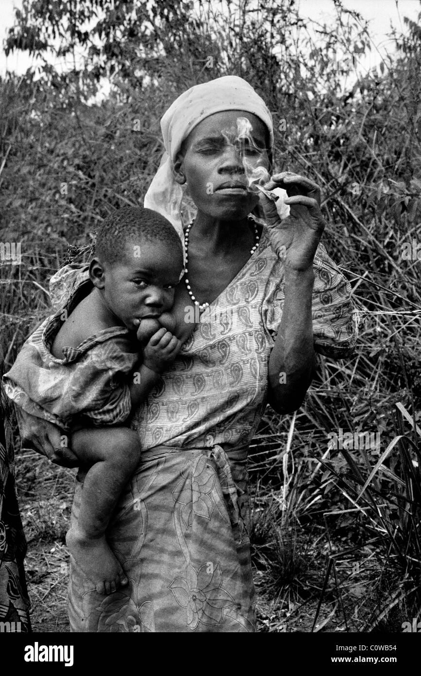 Twa minoranza etnica, Burundi settentrionale, Africa centrale. Foto Stock