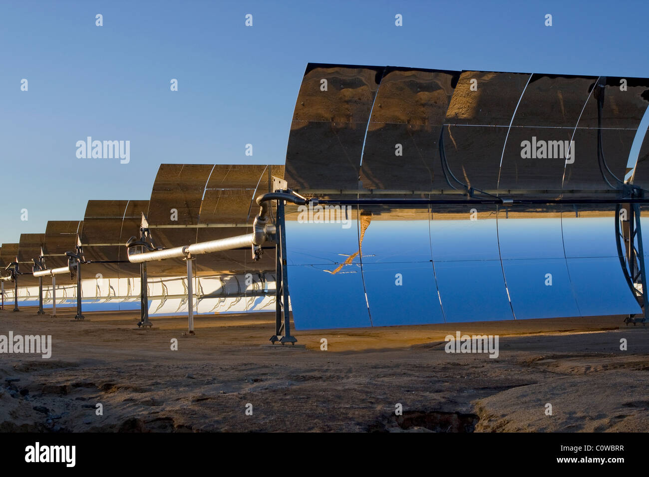 Energia solare pannelli nel deserto di Mojave, California Foto Stock