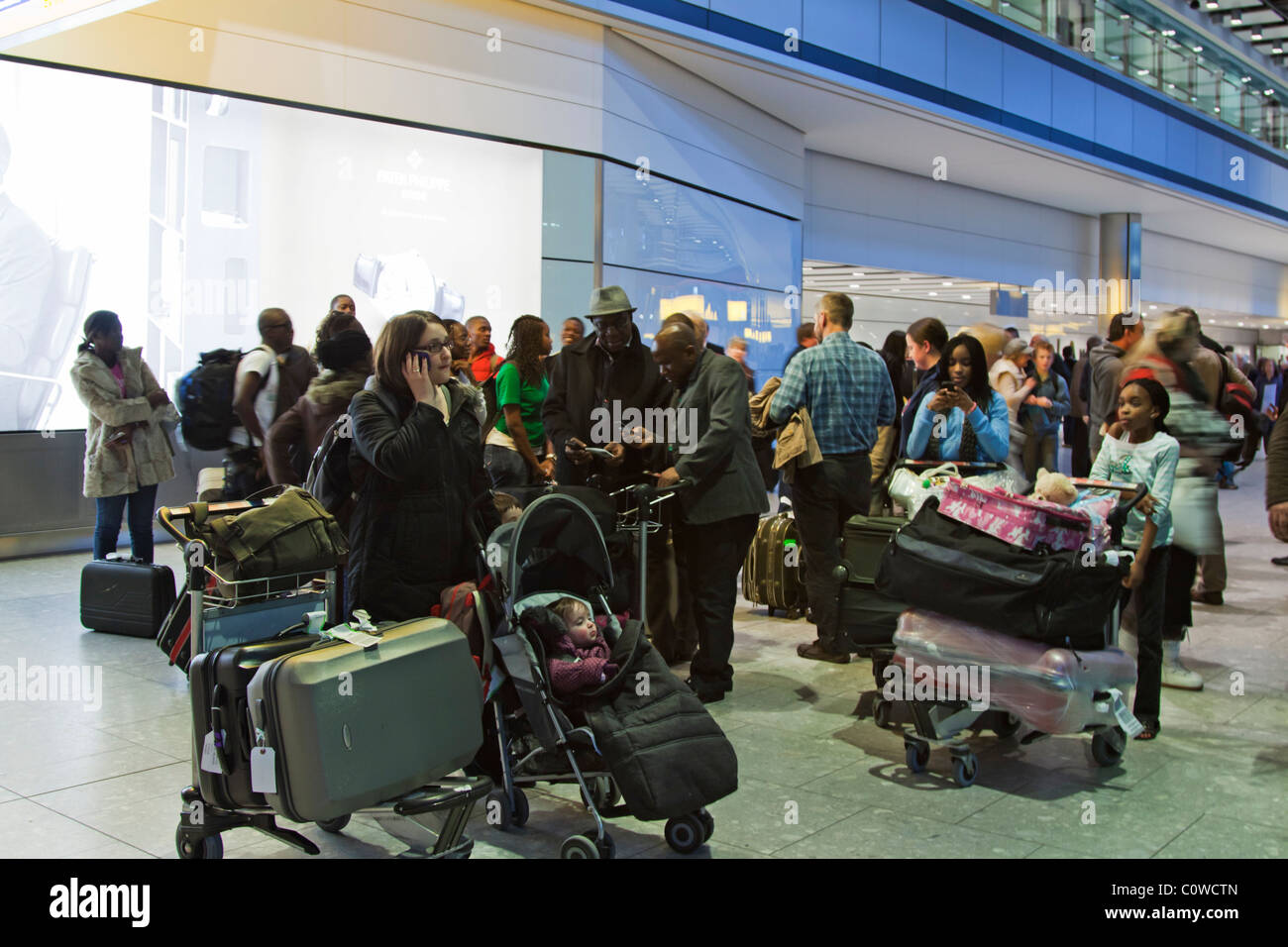 Sala Arrivi - Terminale 5 - Aeroporto di Heathrow - Londra Foto Stock