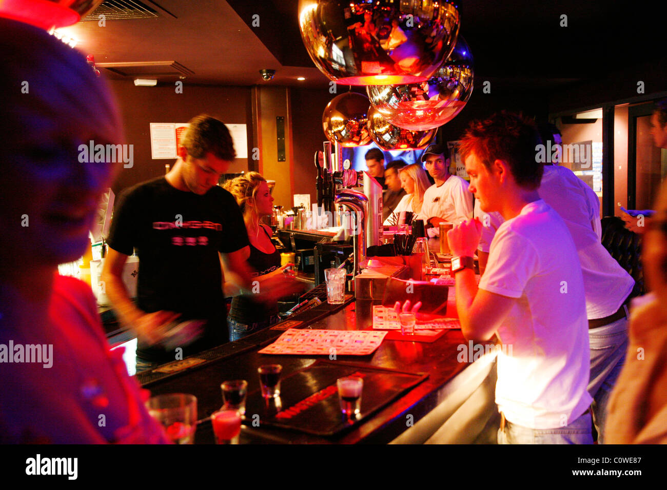 Le persone al bar di ossigeno, Brighton, Inghilterra, Regno Unito. Foto Stock