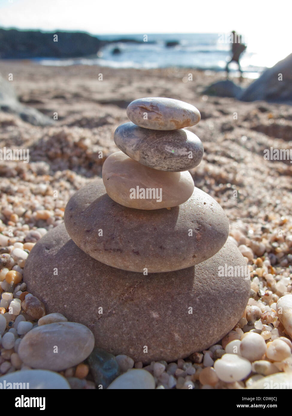 Piccolo mucchio di pietre o ciottoli sulla spiaggia, Devon, Regno Unito Foto Stock
