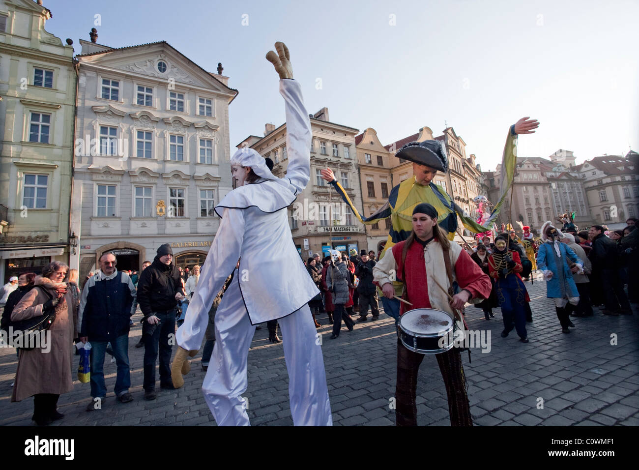 Sfilata di Carnevale passeggiate attraverso il centro di Praga durante l'avvio del carnevale di Praga Foto Stock