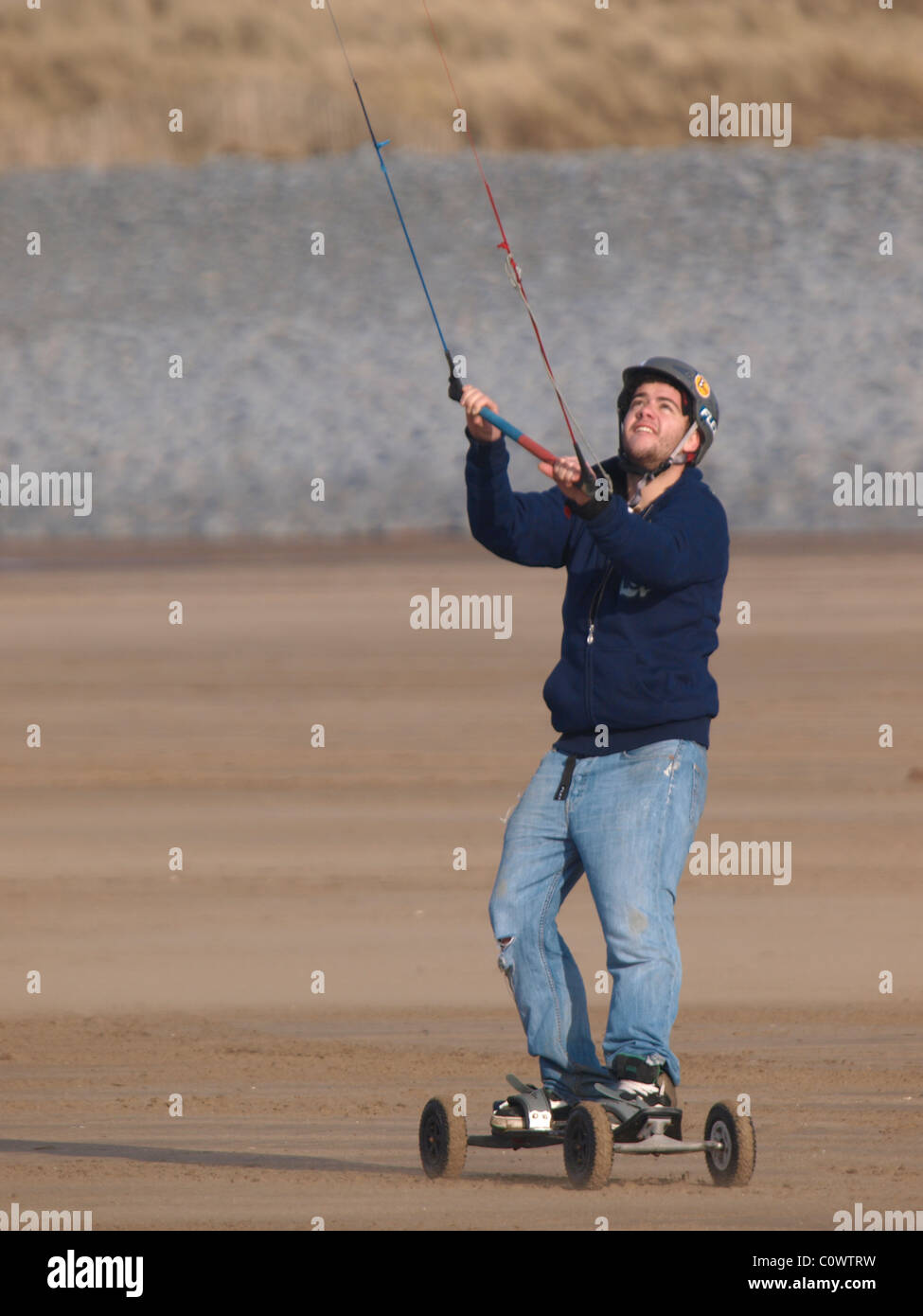 Kite Landboarding / KGB / Kite Mountainboarding, Devon, Regno Unito Foto Stock