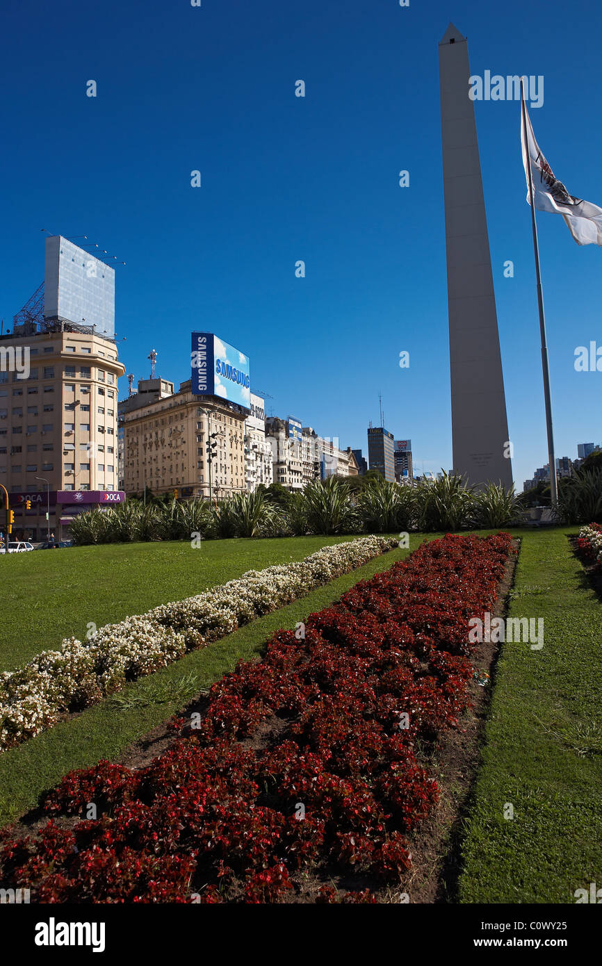 Avenue nove di luglio con obelisco. Buenos Aires. Argentina. Foto Stock