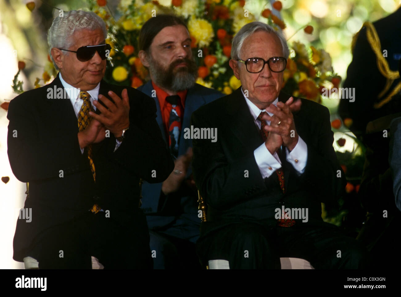 Tito Puente con Jason Robards all'arti e umanità Awards a Washington DC, Settembre 29, 1997 Foto Stock