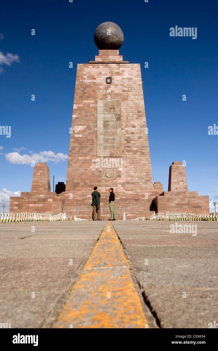 Equatorial Monument - Mitad del Mundo - vicino a Quito, Ecuador Foto Stock