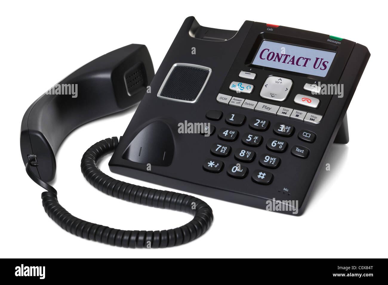 Foto di un ufficio telefono, schermo LCD con le parole Contattaci, isolata su uno sfondo bianco. Percorso di clipping per lo schermo. Foto Stock