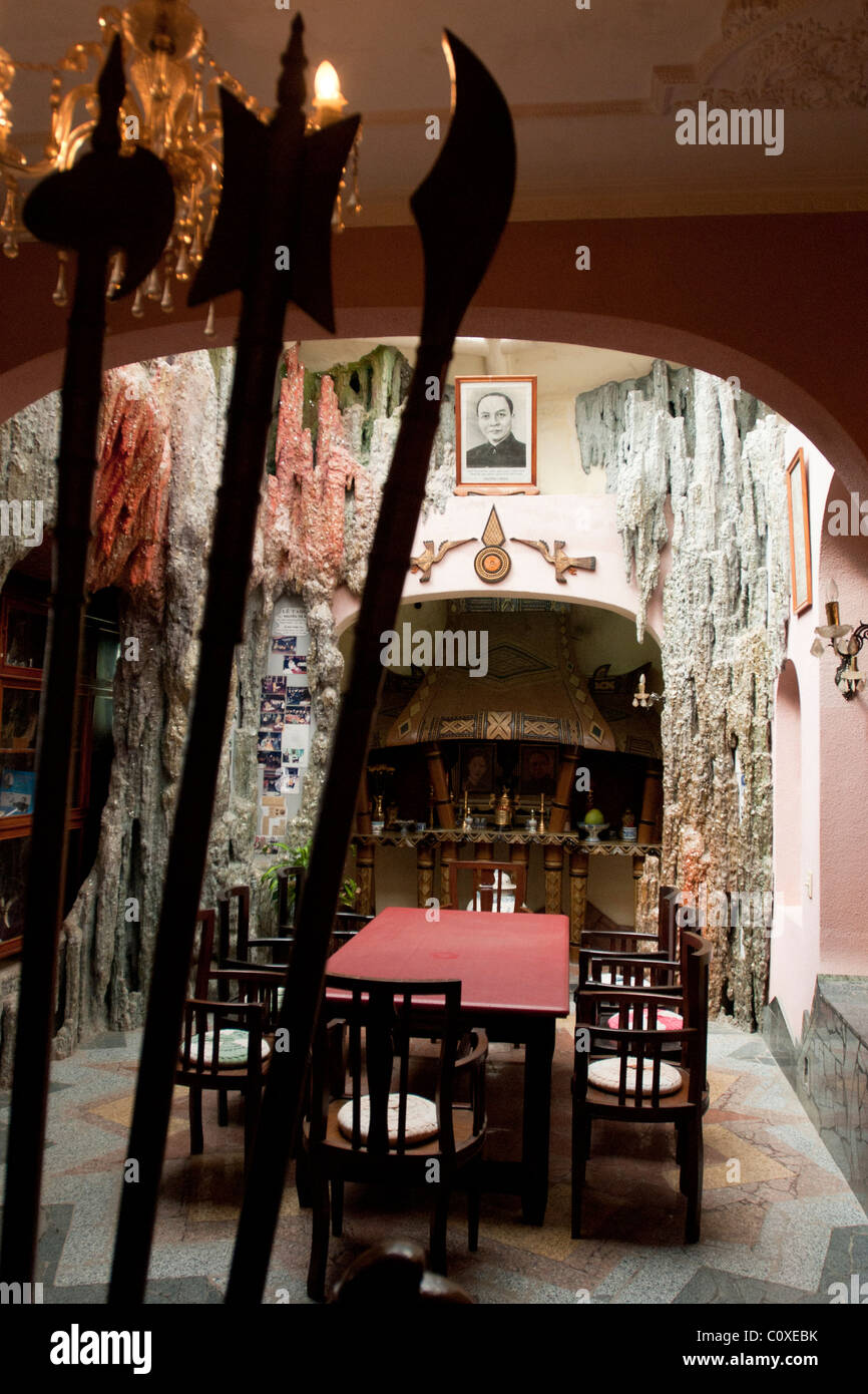 La sala da pranzo di Hang Nga Guesthouse o 'Crazy House' di Dalat negli altipiani del Sud del Vietnam. Foto Stock