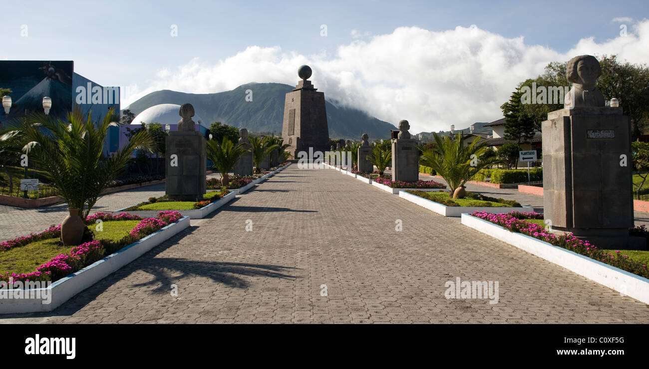 Equatorial Monument - Mitad del Mundo - vicino a Quito, Ecuador Foto Stock