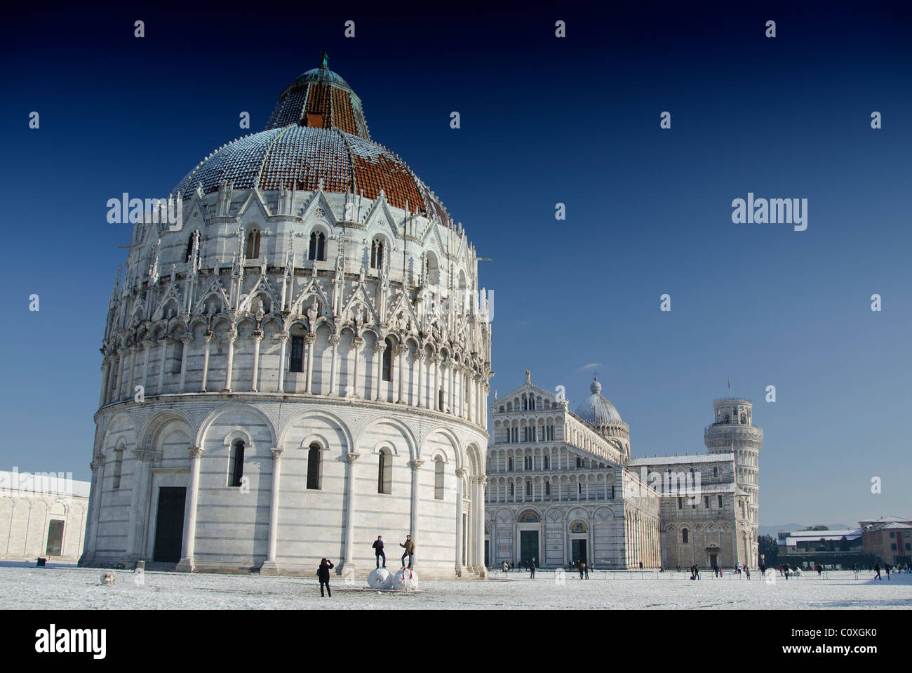 Piazza dei Miracoli a Pisa dopo una tempesta di neve, Italia Foto Stock