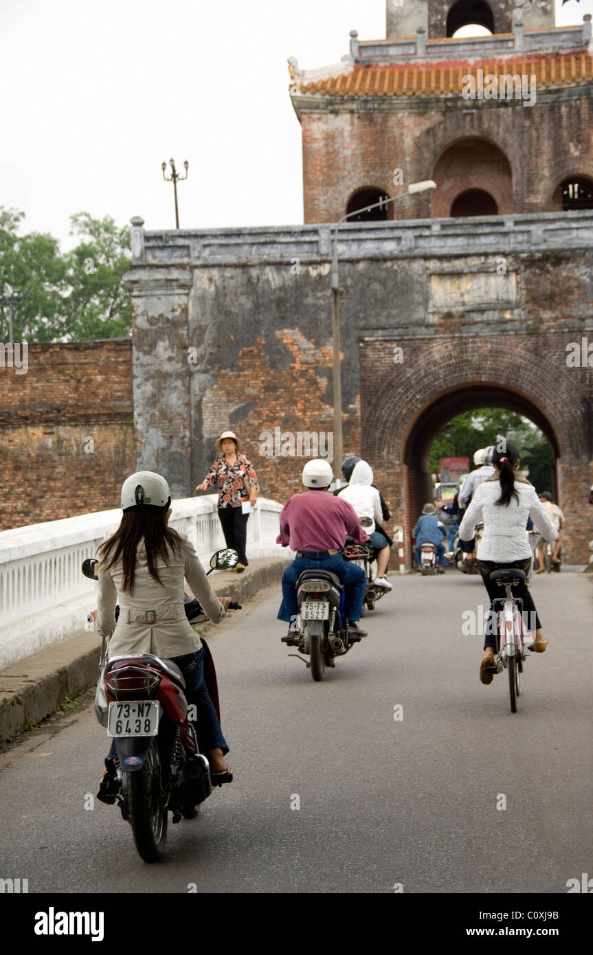 Asia, Vietnam, Da Nang. Antica capitale imperiale di Hue, antiche mura della città e di gate. Foto Stock