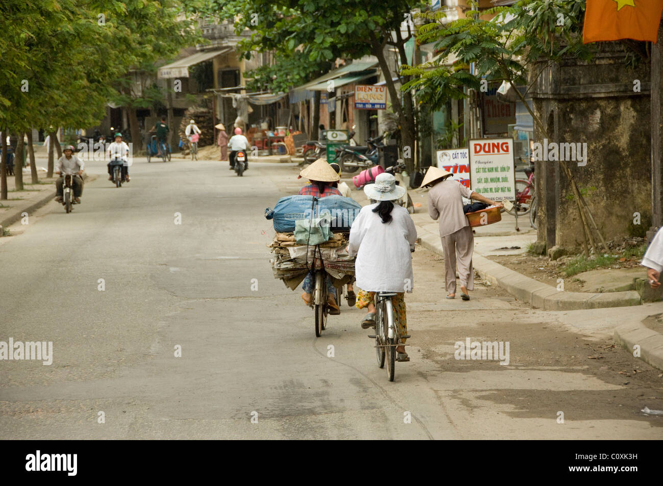 Asia, Vietnam, Da Nang. Antica capitale imperiale di Hue. La vita quotidiana nelle strade della città di Hue. Foto Stock