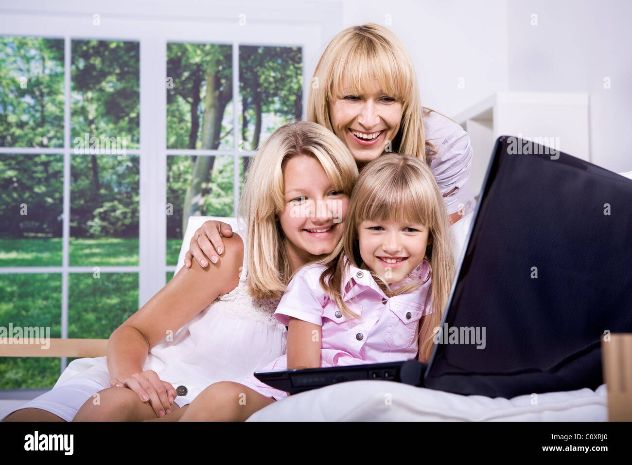 Famiglia con laptop Foto Stock