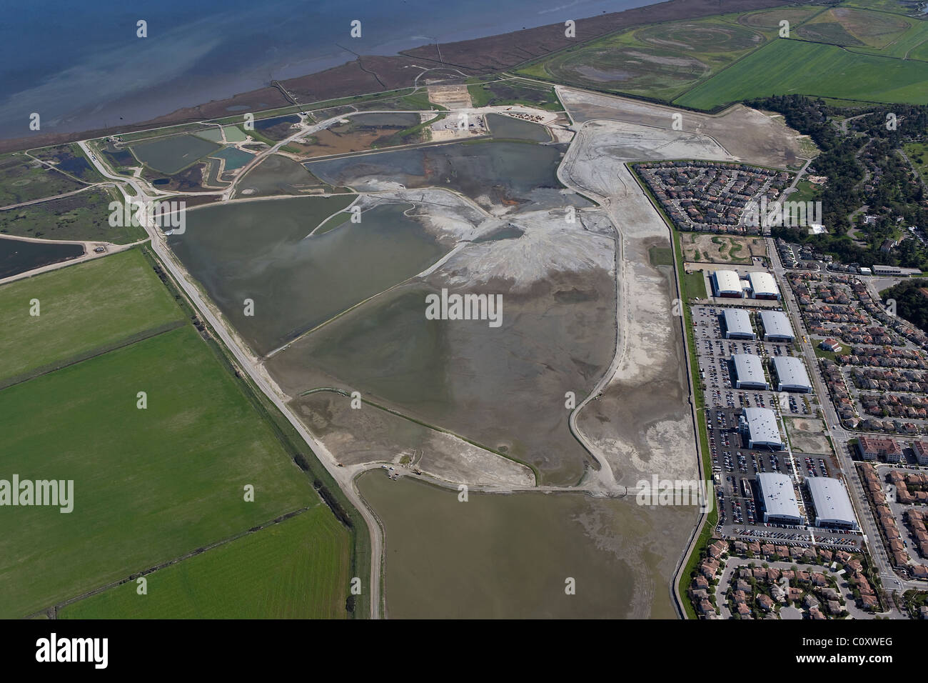 Vista aerea sopra il ripristino delle zone umide Hamilton campo Novato Marin County in California Foto Stock