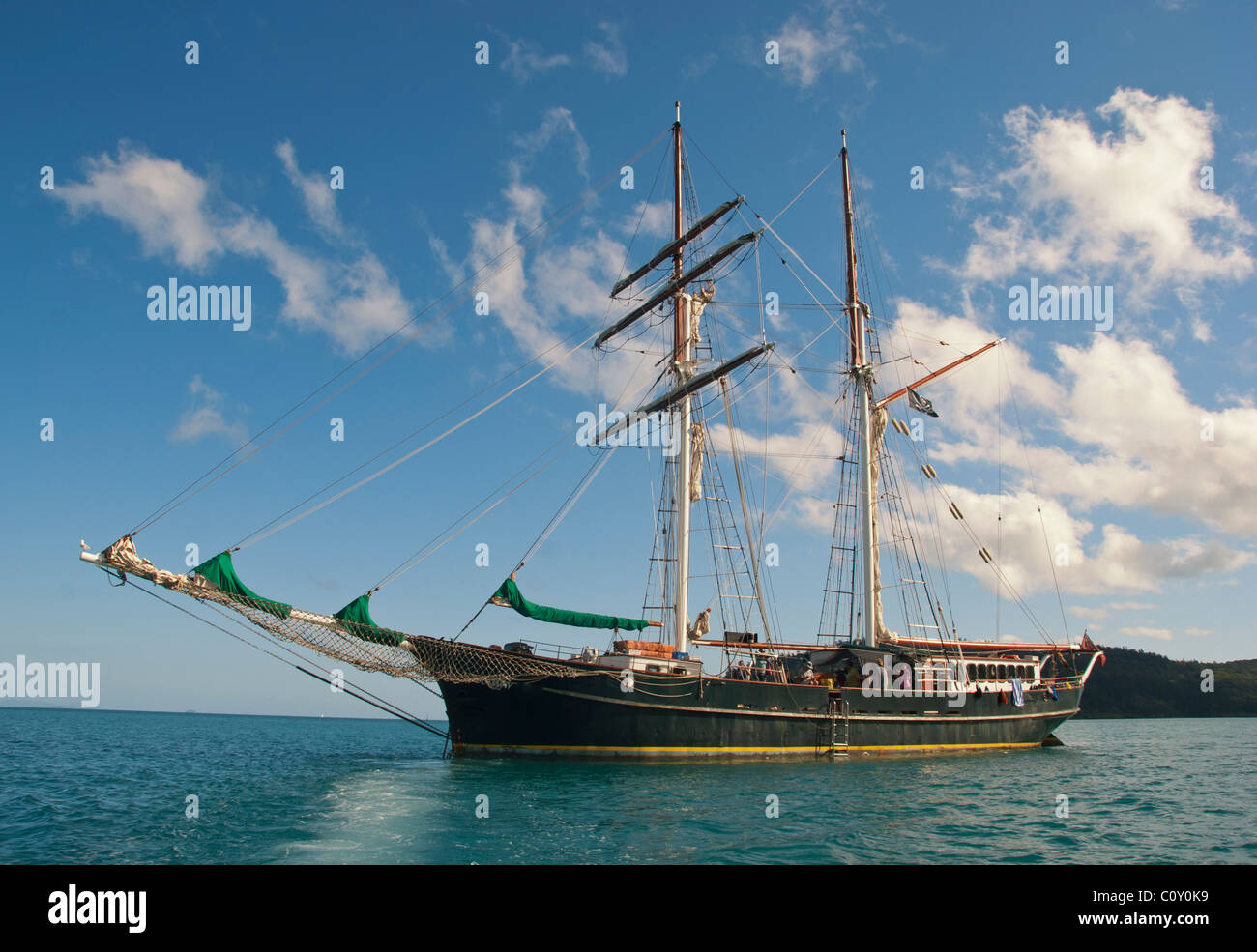 La nave di crociera nell'arcipelago Whitsundays, Australia Foto Stock