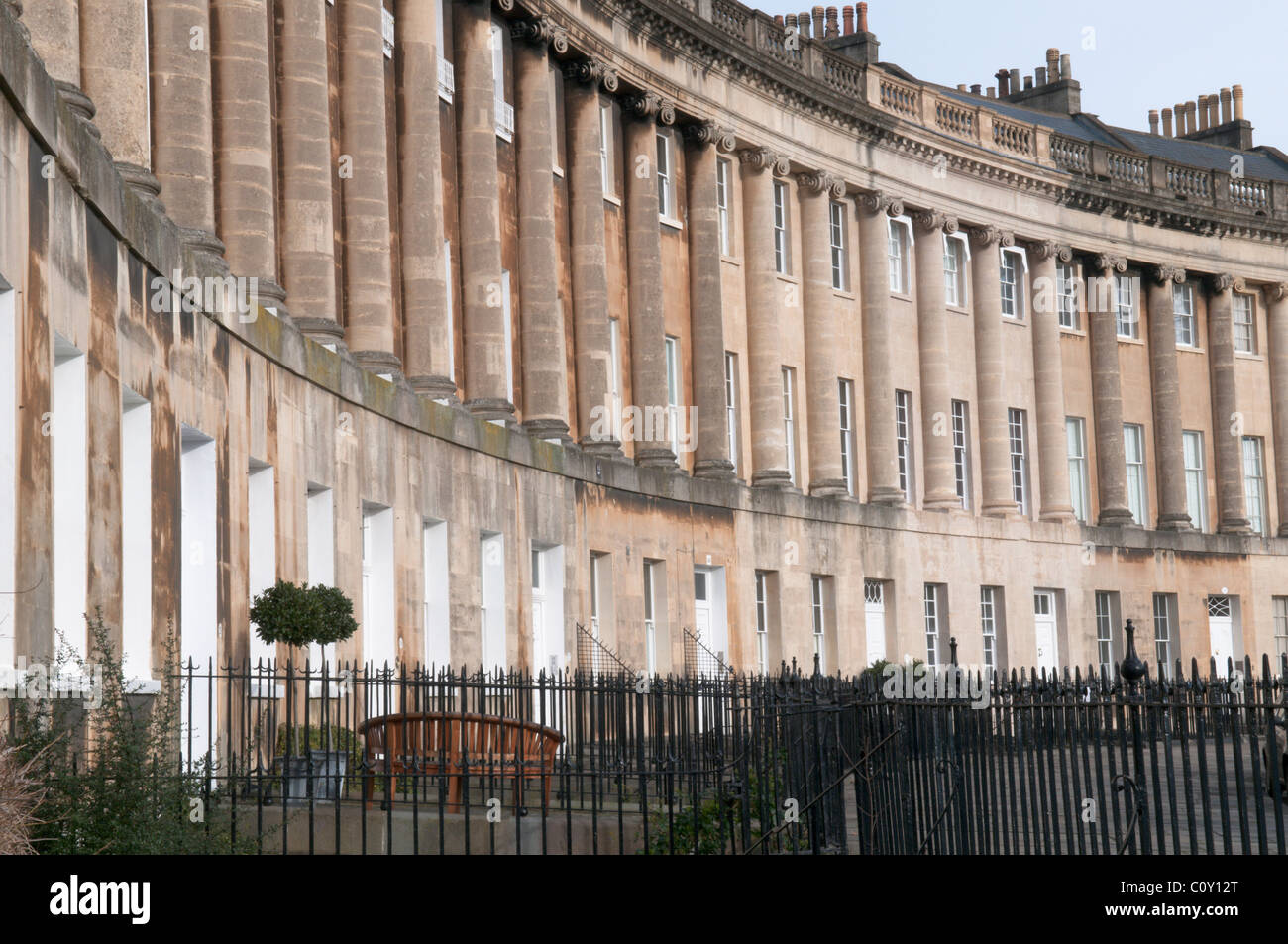 Bagno, somerset, Regno Unito. Il Royal Crescent. architettura georgiana. progettato da John wood il giovane. costruita tra 1767 e 1774. Foto Stock