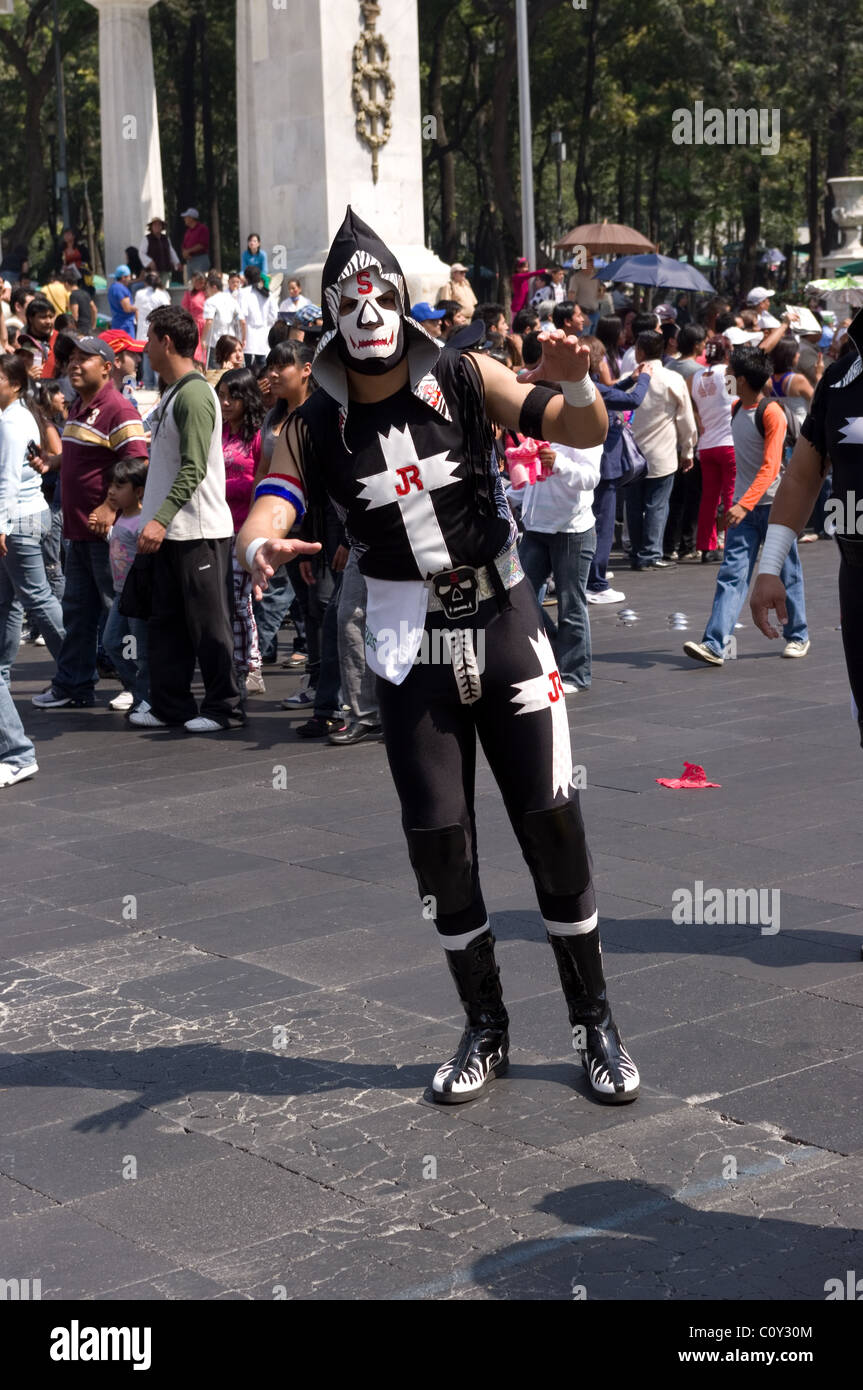 Luchador messicano (wrestler) durante la sfilata di un corteo in città del Messico Foto Stock