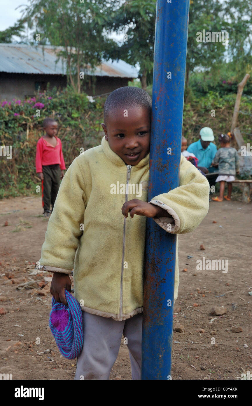 Orfano in un orfanotrofio vicino a Arusha in Tanzania Foto Stock