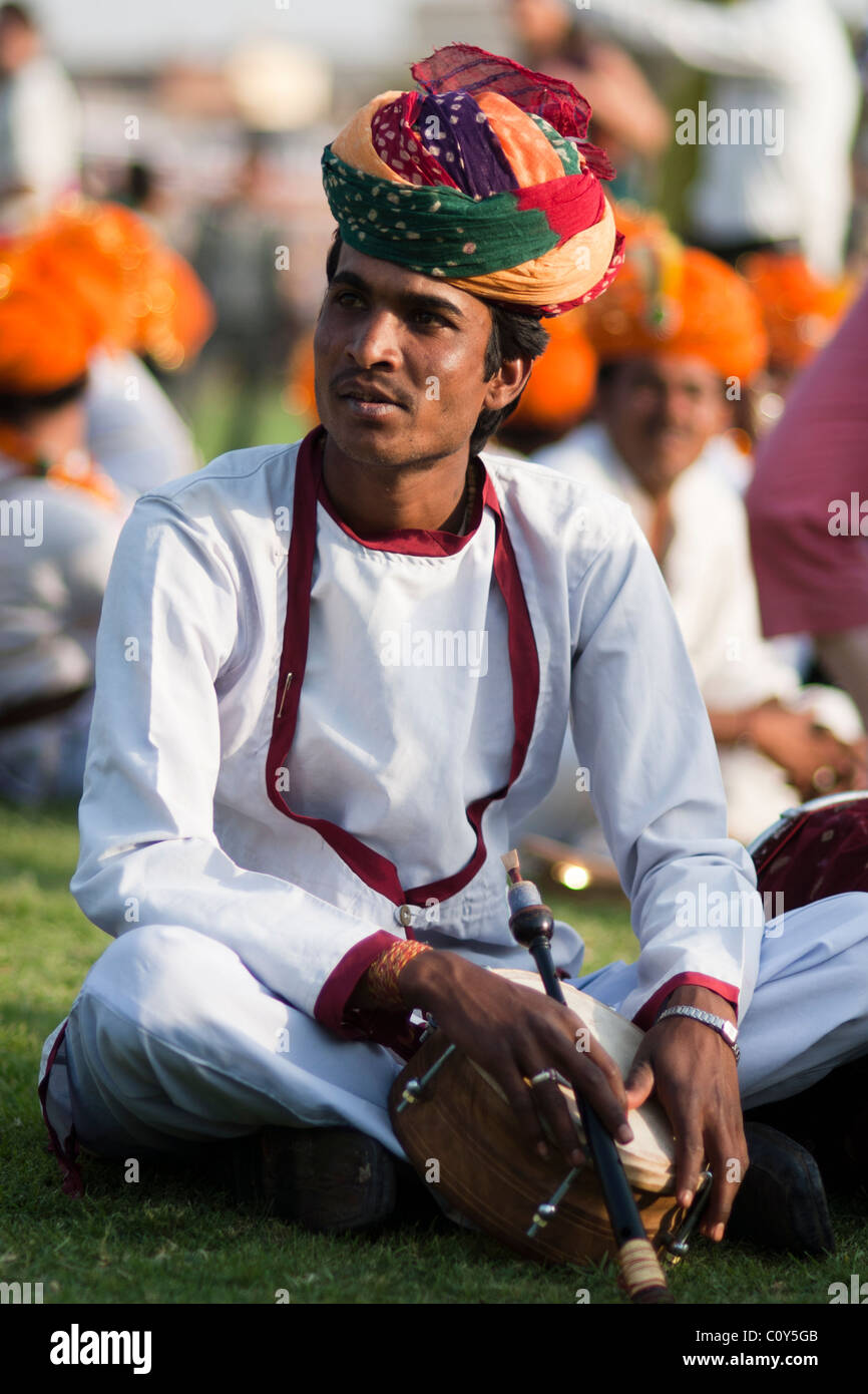 Musicista in occasione dell'annuale Festival di elefante a Jaipur, India Foto Stock