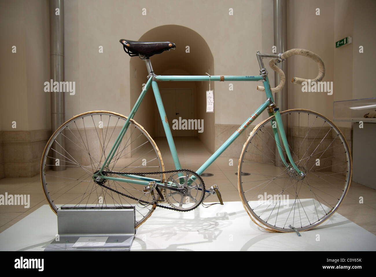 Via Bianchi bike utilizzato da grande campione di ciclismo Fausto Coppi.  Prese a una mostra tenutasi al Complesso del Vittoriano a Roma Foto stock -  Alamy