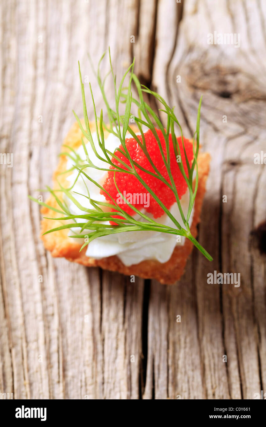 Pasticceria e rabboccato con diffusione salato e caviale Foto Stock