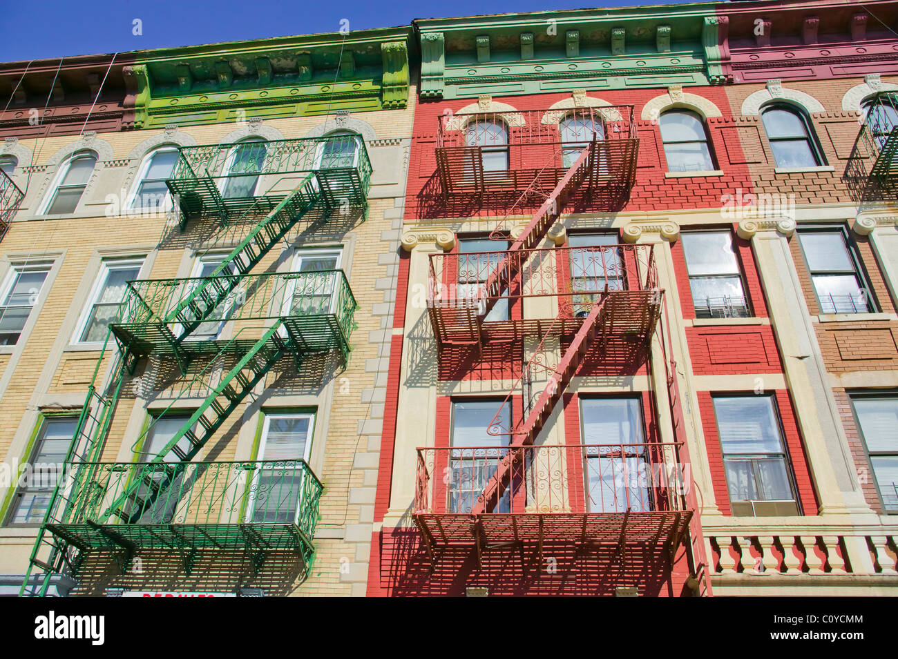 Riga di colorate case a Brooklyn, New York Foto Stock