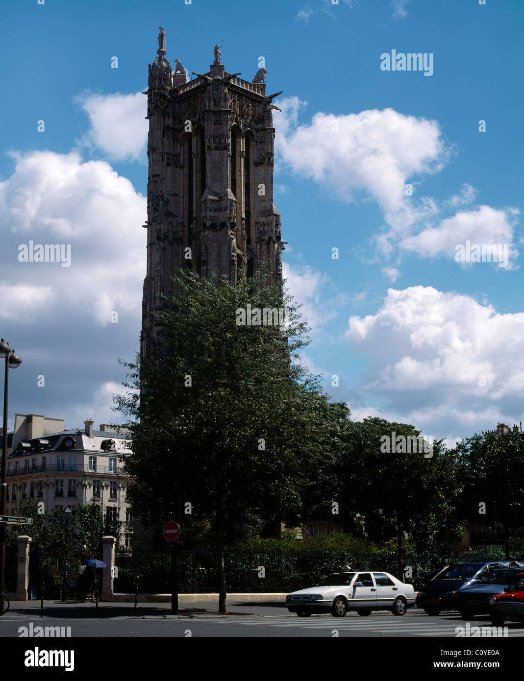 Parigi Francia Tour St Jacques (Torre di Saint James) Torre resti del 16 ° secolo Chiesa di Saint-Jacques-de-la-Boucherie è stato punto d'incontro storico sulla T Foto Stock