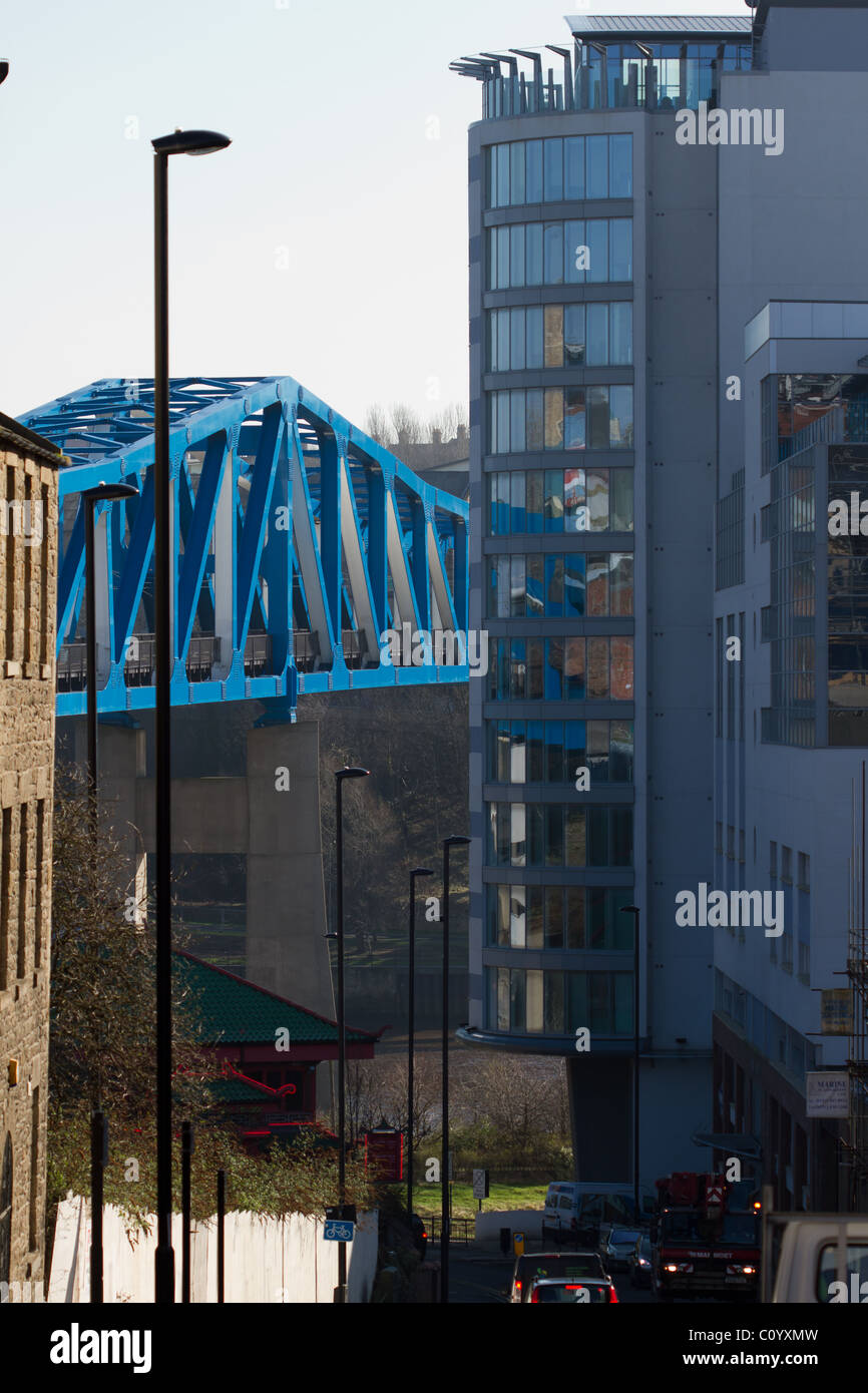 La Regina Elisabetta II la metropolitana ponte che attraversa il fiume Tyne tra Newcastle e Gateshead. Foto Stock