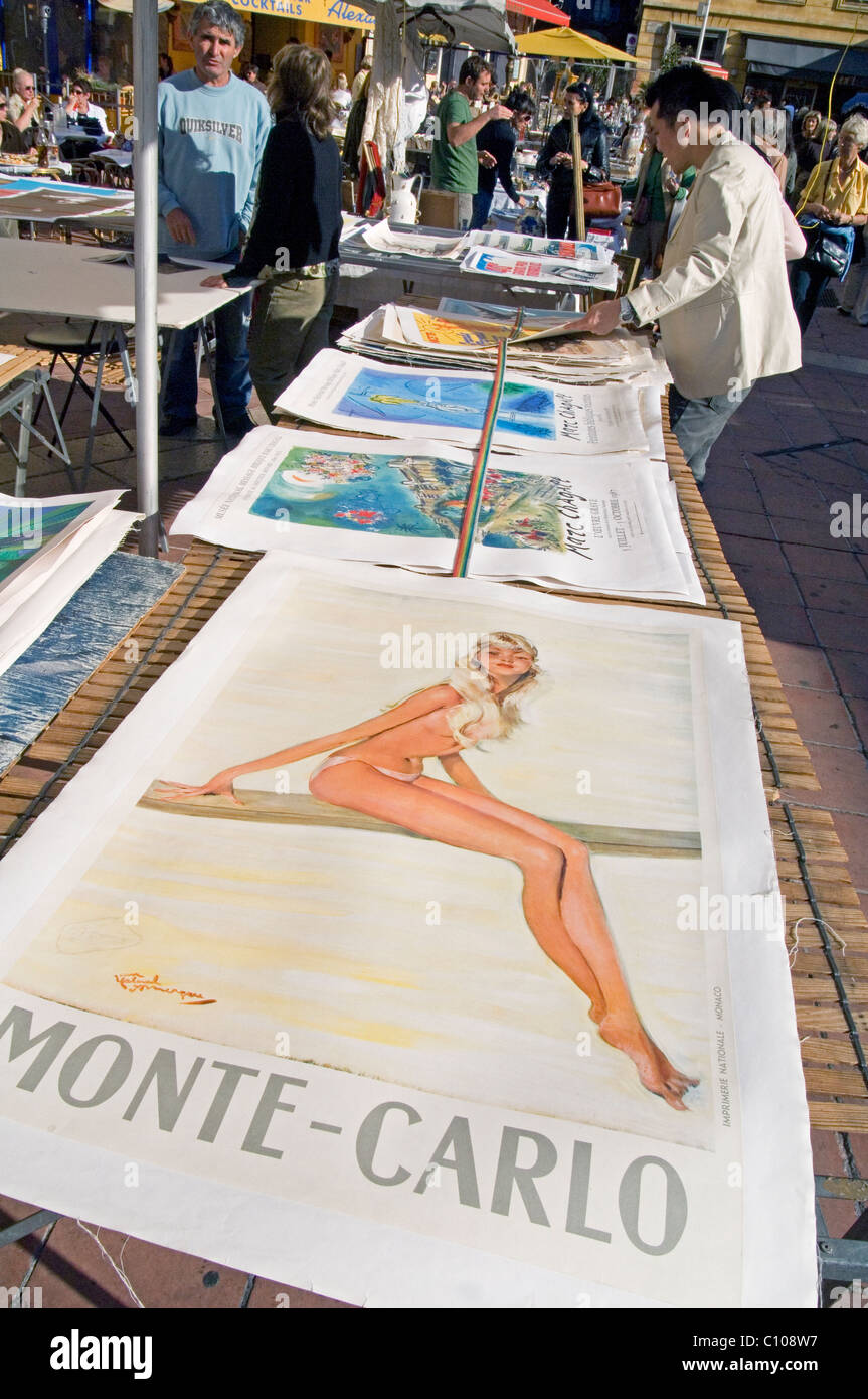 Nice Cote d Azur Francia - ristampa di vintage posters all'antiquariato e brocante sul mercato di Cours Saleya, (lunedì) Foto Stock