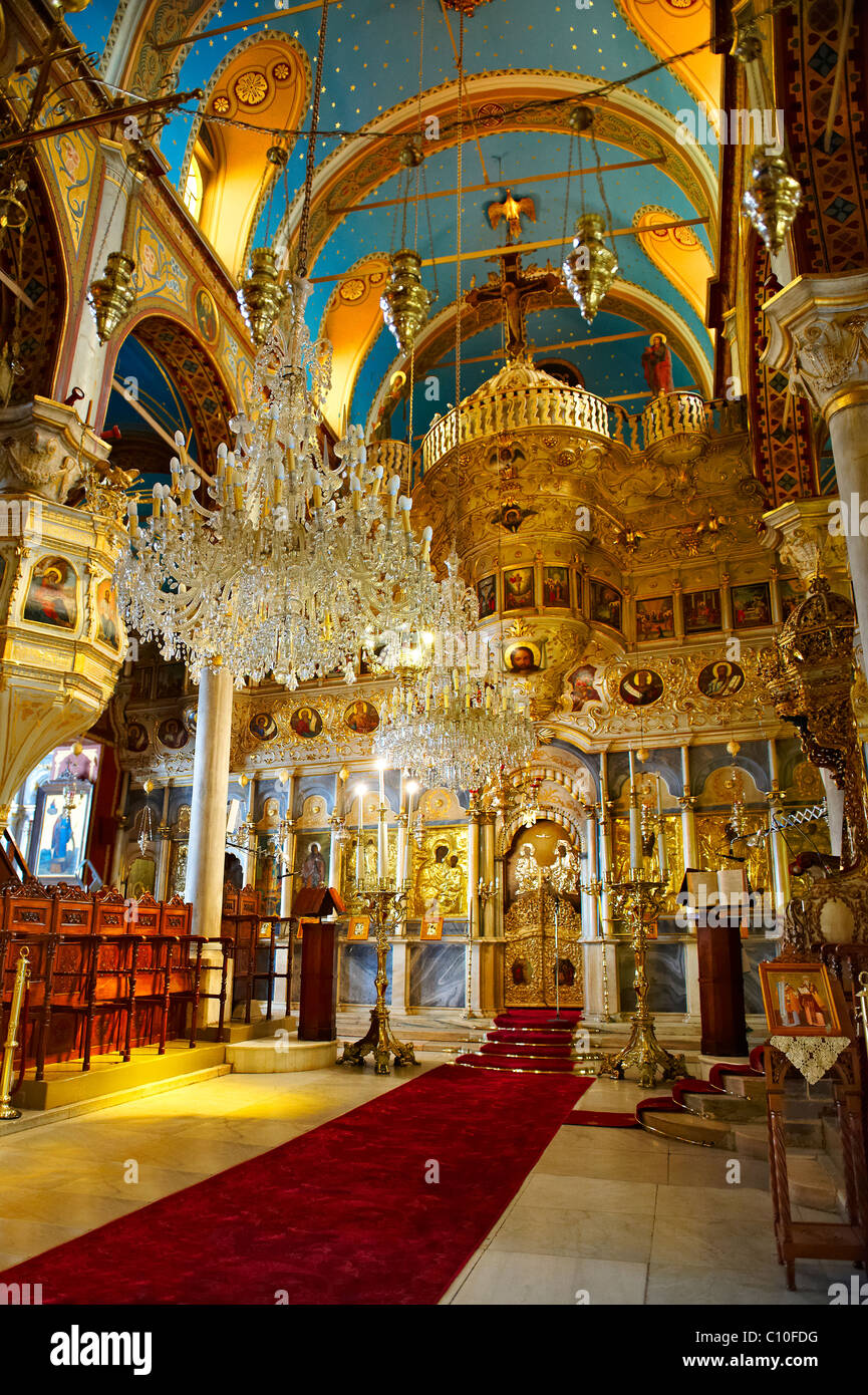 La inusuale interno barocco dei Greci Ortodossi Cattedrale Metropolitana di metamorfosi, Ermoupolis, Syros Island Foto Stock