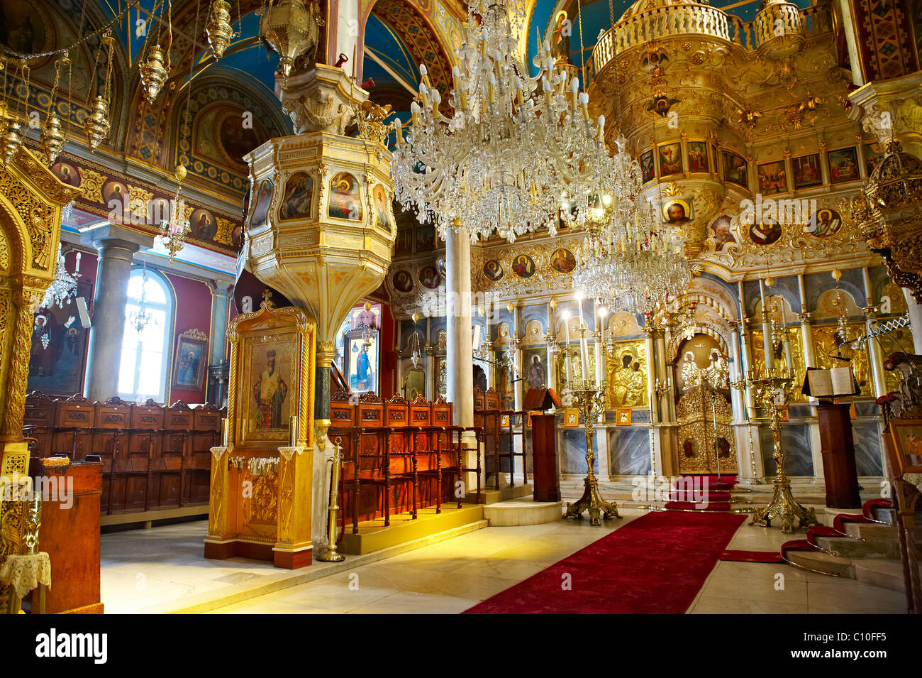 La inusuale interno barocco dei Greci Ortodossi Cattedrale Metropolitana di metamorfosi, Ermoupolis, Syros Island Foto Stock