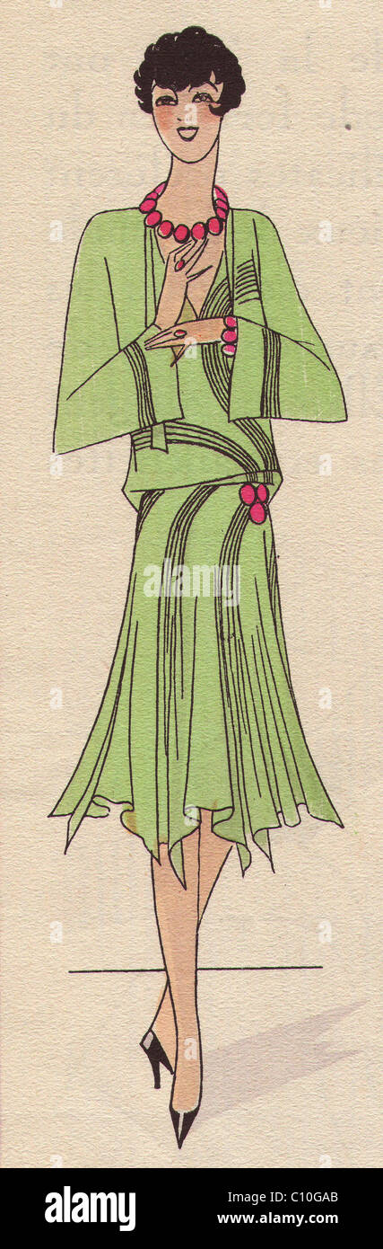 La donna a cena vestito in verde crêpe georgine, con grandi collana corallo e bracciale, breve parentesi bob acconciatura. Foto Stock