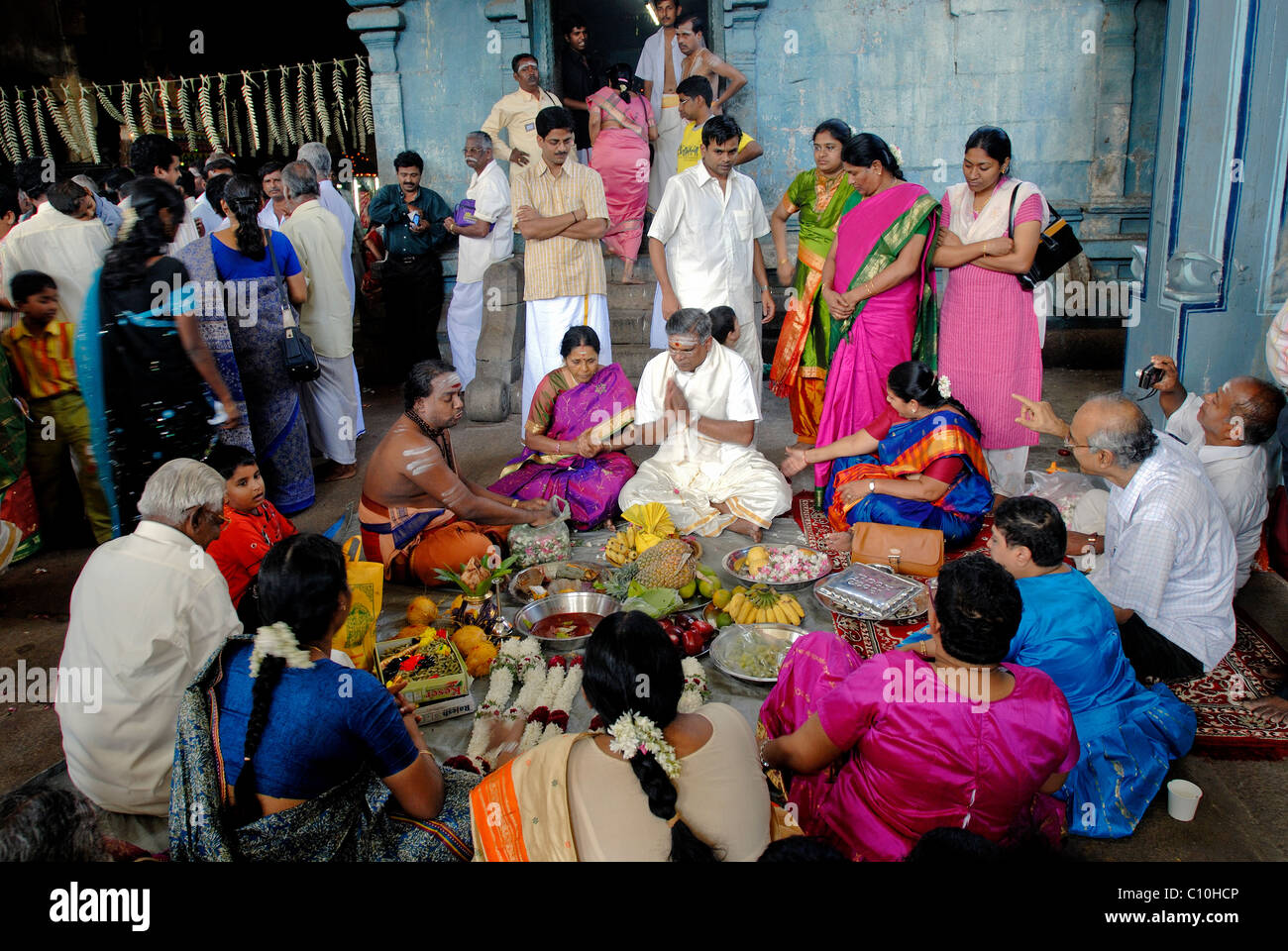SHASHTIABTHAPURTHY cerimonia nel tempio THIRUKKADAIYUR TAMILNADU Foto Stock