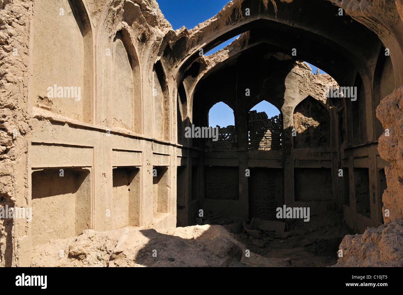 La rovina di un tradizionale iraniano casa adobe in Nain Isfahan, Esfahan, Iran, Persia, Asia Foto Stock
