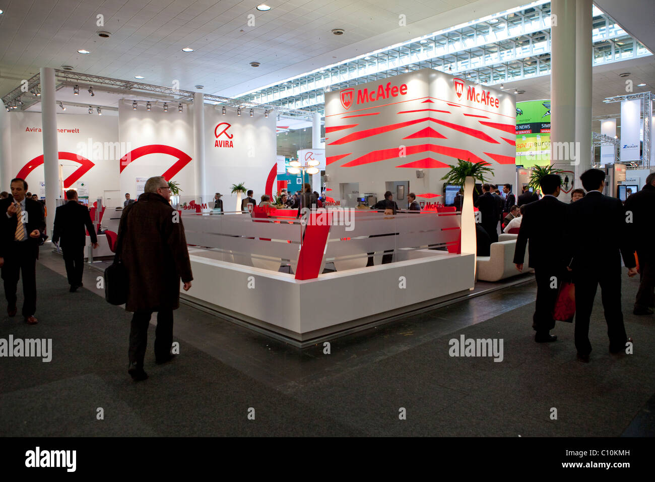 Entrambi i software di sicurezza McAfee azienda, Internationale Computermesse CEBIT international computer fiera di Hannover Foto Stock