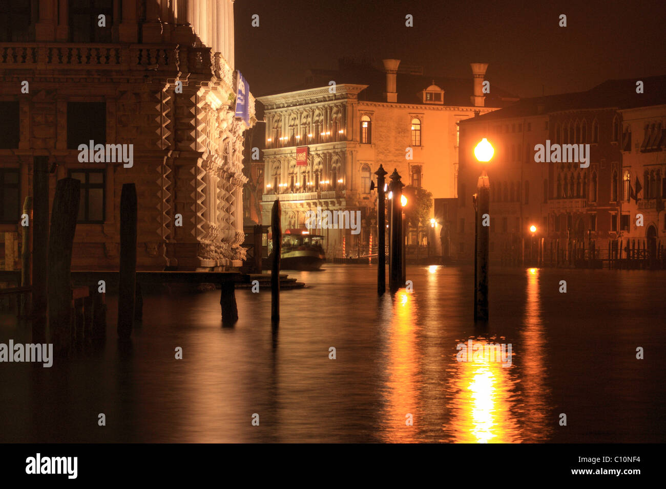 Canal Grande Venezia di notte Foto Stock
