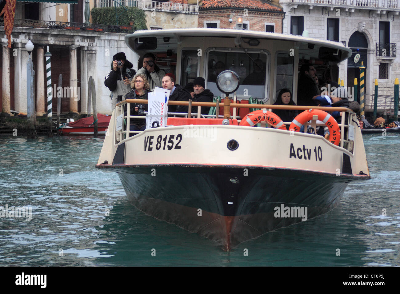 Il vaporetto vaporetto a Venezia Foto Stock