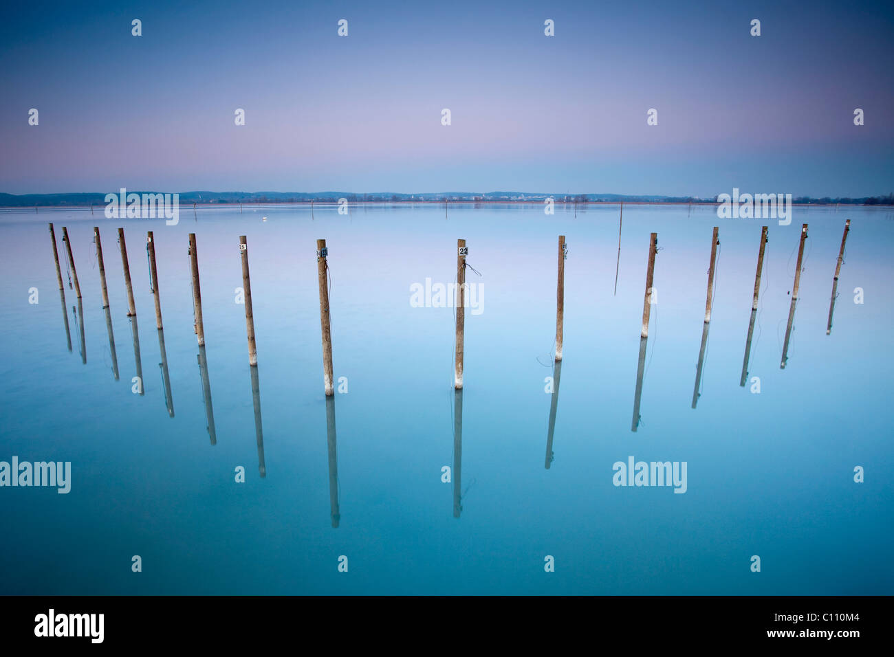 Imbarcadero dei battelli polacchi in inverno la luce sul lago svizzero del lago di Costanza in Triboltingen, Svizzera, Europa Foto Stock